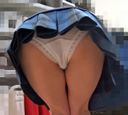 【유니폼 어린 소녀 J●펀치라】남자친구와 쇼핑하면서 격렬한 카와푸리 엉덩이 새하얀 팬츠!