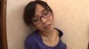 【Glasses / Masturbation】A must-see for spectacle lovers! Full of lust & small beautiful body! Masturbation that a beautiful mom with a de M charms! 【HD Quality】