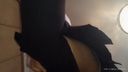 【自撮りカメラde投稿動画】 セーラー服の女子校生がタイツをはくところ（下から）