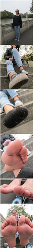 Images of female soles and socks can be downloaded