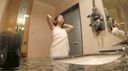 【隠し撮り】ラブホテル盗み撮り映像⑨ シャワーを浴びる幼い身体つき女性のかわいい乳を隠し撮り【個人撮影】