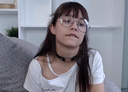 Live chat with busty bespectacled girl