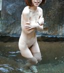 露天風呂にいる裸の女性（個人撮影）
