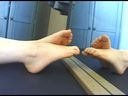 【CF】Woman showing the soles of her feet #005