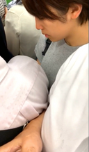 【Crowded train video】A beautiful woman endures in a close-contact car ( ;∀;)　Uncle groping ♡ the of a beautiful woman with his elbow