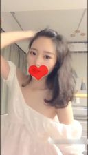 A beautiful girl with a small face delivers masturbation via live chat! !!