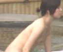 【Caucasian】Big breasts in the open-air bath