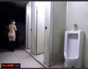 A perverted busty beauty is obsessed with vibrator masturbation in the men's toilet in the park and is completely seen by others