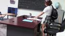 A uniformed girl who was filmed playing with her desk when the teacher was not there in order to get a good score on the test. I can't even look at the insult of the demon teacher who makes a cold cage anymore ...