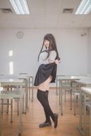 黒髪ニーソックスの制服J○美少女