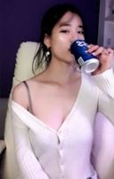 [Amateur beauty] What is a change of clothes that takes a virgin to co-suck on a virgin on live streaming-ww