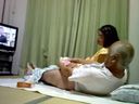 【Lump up】Wife giving a while watching TV