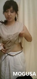 《With benefits》Early 30s Beautiful mature woman's changing room