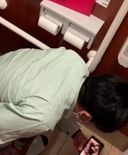 A certain city's civil engineering section worker gets ♪ sick in the toilet between official duties