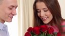 그녀는 빨간 장미를 선물로 받았고, 나는 그녀의 뺨이 움푹 패일 정도의 흡입력으로 그에게 주고 싶고, 고속 & 얼굴 FINISH에 박수를 보내고 싶다 www