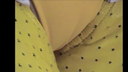 노란색 COM★ 모터쇼에서 캠페인 소녀의 노란색 의상에는 세로 줄무늬가 있습니다!