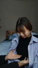 [중국 소녀] 2 개의 비디오 : 잘 생긴 남자에게 귀여운 소녀와 알몸 앞치마 자위 소녀! 놀라운 2 시간 38 분!