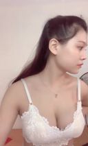 【珍貴視頻】身體僵硬的中國女孩的各種色情自拍視頻