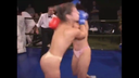 トップレスボクシング★ロシア人美女2人がトップレスにTバック下着を付けてガチンコのボクシング対決を行います！