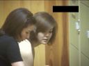 窺視女更衣室・・・2名裸露裸露身體的女人