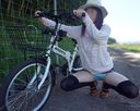 パンちゃり　ニーハイとデニムミニ　彩乃 自転車パンチラ