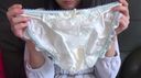 [True record] A lady selling underwear who is very shy when she sees the stain of the panties that are now