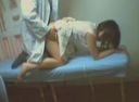 리얼 ●촬영 변태 의사가 불임 치료를 위해 방문한 유부녀들에게 "부인, 내 정자는 어때?" 의료계를 뒤흔든 문제 영상이 유출! ! (1) 유부녀 4명