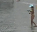 [個人拍攝]NTR戶外曝光出租洞習慣女孩最終成為壞處女的刷子洞，他們穿著的OK泳衣在海灘上徘徊並大喊大叫