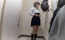 【個人撮影】公衆トイレで制服美女が着替えているところを隠し撮り