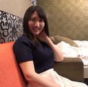 [Amateur] A beautiful woman who calms an erect during oil massage!