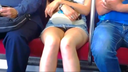 [No] A perverted who shows off her on the train Excited to be seen by a man facing her in no panties ...