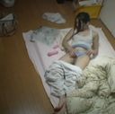 【素人盗●流出】部屋でオナニーしてたら我慢できなくなって…男を呼んで突きまくられるビッチOLの日常