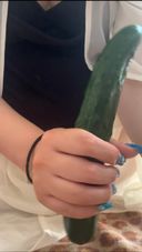 [Uncensored / foreign matter insertion] Masturbation with a thick cucumber that was sold at a discount ... I served ♡ it in a salad for dinner.