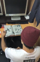 (Personal shooting) Handsome college student masturbates while reading erotic manga! !!