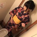 【Hidden Camera】Public toilet hidden camera. Sudden masturbation of a yukata beauty ※ Deletion caution ※