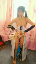 A Chinese beauty who is about to show her breasts in the middle of the dance and thinks for a long time, but is exposed
