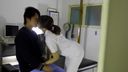 Married woman nurse Nanami (25 years old) retaliates in the examination room against a sexual harassment patient who helped her masturbate ...
