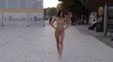 [Gachi naked outdoor walking vol.2: kira] Men are not the only perverts when it comes to eroticism! Here's the proof! !! Sexy perverted beauty walking naked in a park with many people www