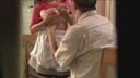 【流出】　㊙動画！！介護士の女の胸にしゃぶり付き母乳まみれのオヤジの姿…-1　【隠し撮り】