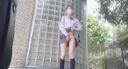 [這是私立學校二年級♡學生的自拍照]白天，我將相機放在公共廁所的門外。 之後，在男人來來往往的公共廁所外用М形腿的panchira和手淫？ 有。。。