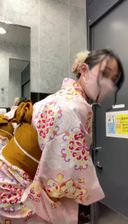 It's an amateur selfie! I went to Kyoto on a solo trip and wore a kimono and masturbated a in the toilet, how about Erena's kimono? It's my first time masturbating in a kimono ,,