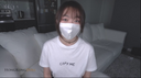 【Uncensored】Hong Kong beautiful girl invites a man in a T-shirt, uniform skirt and high socks, rolls up her T-shirt and rubs her, invites a man to stick her ass out and beg for a dick