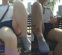 휴일 에로틱 한 다리 노출 소녀