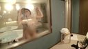 《已婚女人》G罩杯和色情資訊素的妻子！ 在浴缸裡玩色情身體！