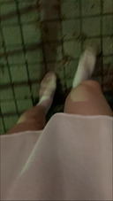【Leg fetish】I walked on the road at night in a large tank top. [No bra]