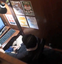 （個人撮影）ネットカフェで隣のお兄さんがオナニーしてたので後ろから観察しました。