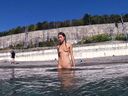 【露出倶楽部】全裸で海を楽しむ手足の長いモデルのようなスタイルしたスレンダー美女の水中散歩【動画】