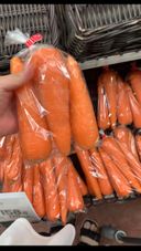 【Masturbation with vegetables】I bought a good size carrot at the local supermarket.