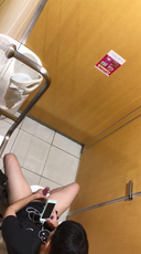 [Limited quantity (10)] A cute nonke college student masturbates with an ahe-face while pinning his feet in a private toilet while dating her! !!