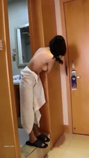 목욕에 젖어가는 유부녀의 샤워 누드 영상